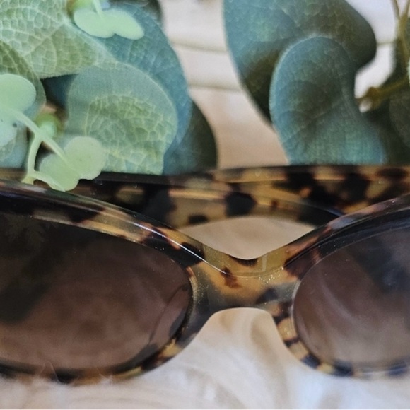 Marc Jacobs Marc 111/S Sunglasses in a Havana-Tortoiseshell Frame Color - Picture 6 of 11